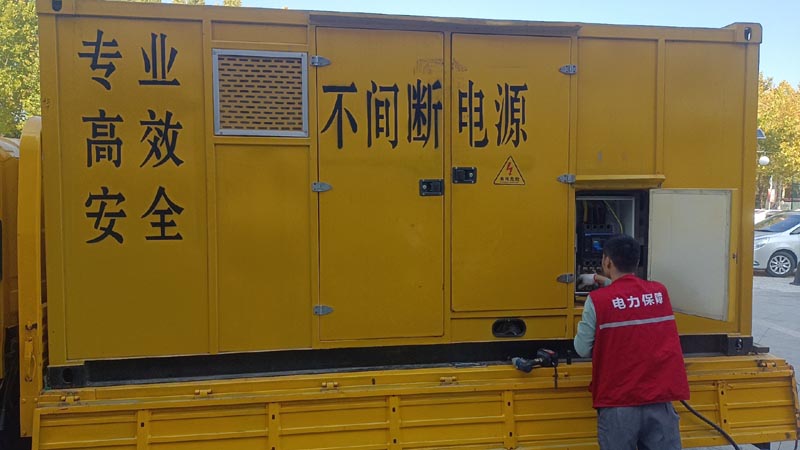 龙马潭柴油发电机组和UPS电源配合使用时，如何避免切换过程中的电力中断？